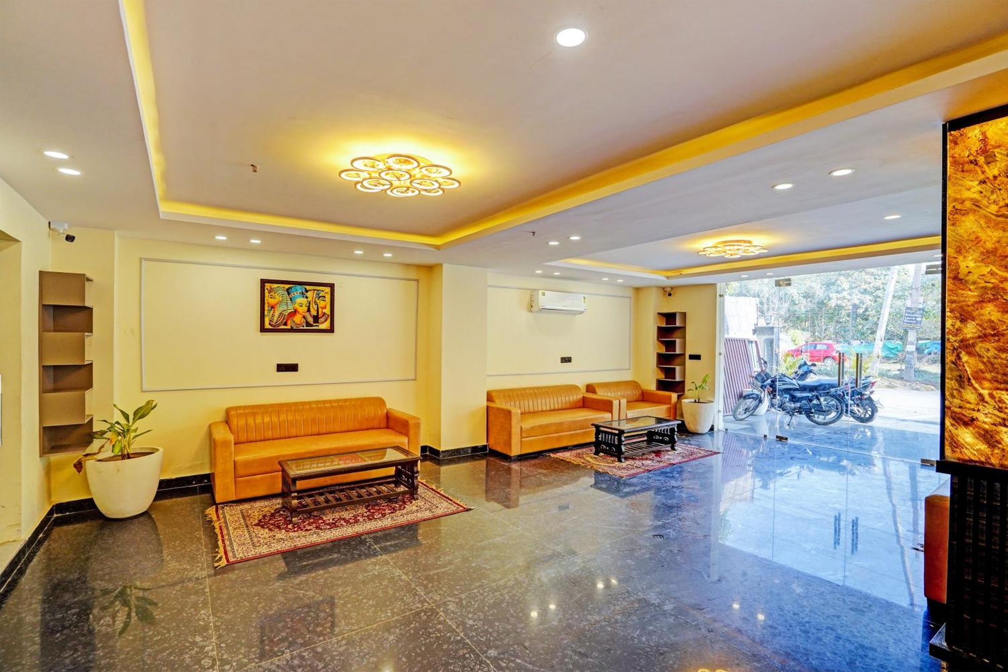 Hotel Le Mount Plaza A Family Near Igi Airport Delhi 4*