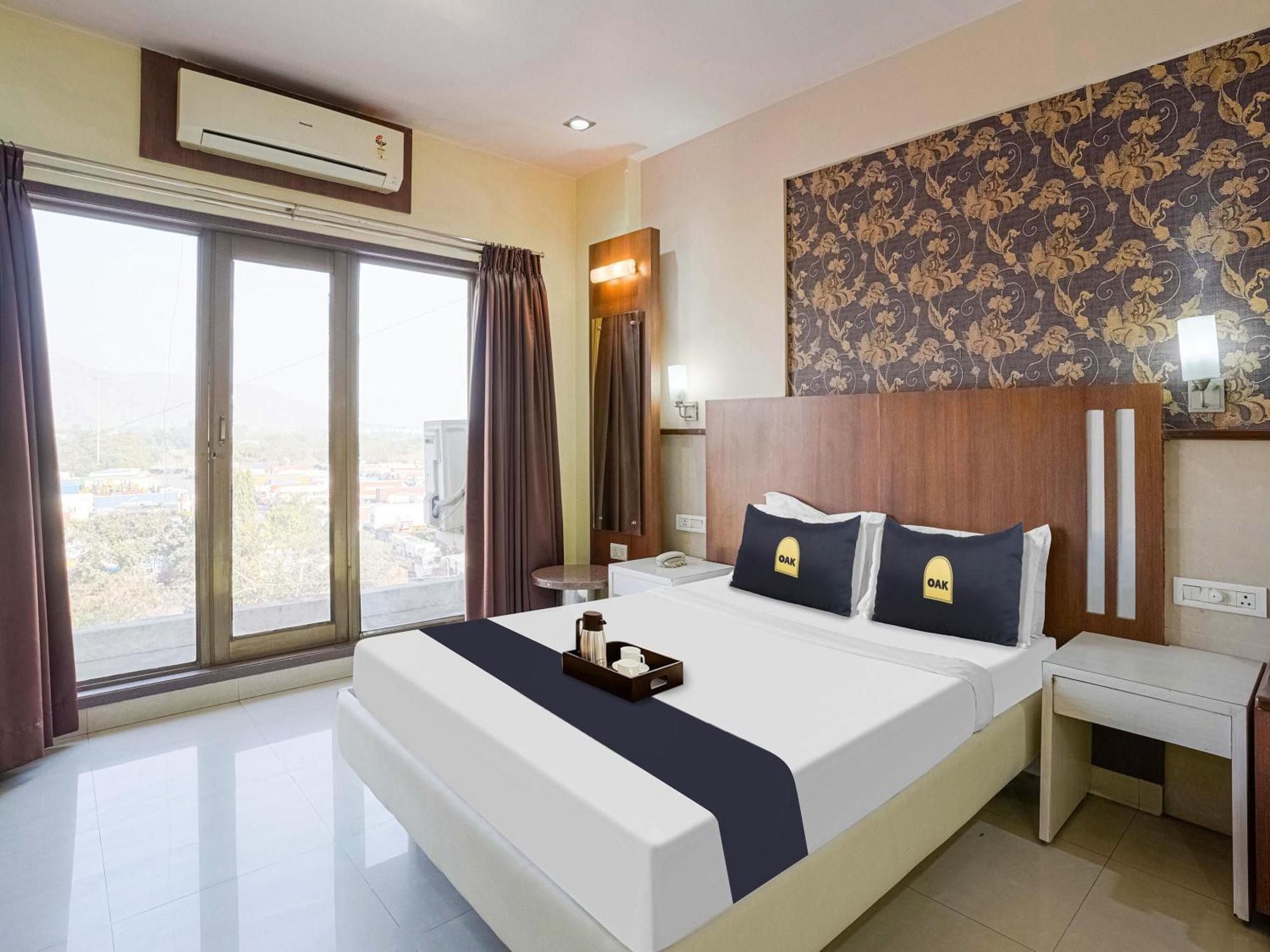 Le Mount Plaza A Family Near Igi Airport Delhi 4*