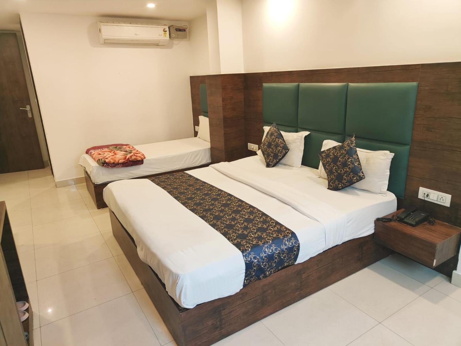Hotel Le Mount Plaza A Family Near Igi Airport Delhi