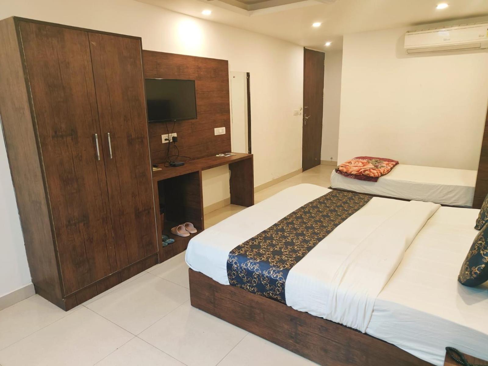 Le Mount Plaza A Family Near Igi Airport Delhi 4* New Delhi